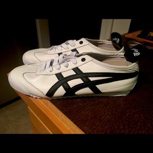 Onitsuka Tigers - White & Black - Size 8 men’s